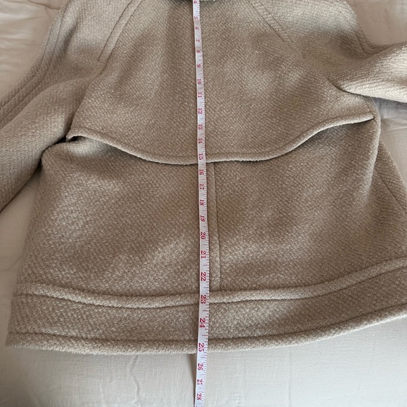 Coach waist length tweed jacket, wool blend, size small. Comes with storage bag. - Picture 7 of 7